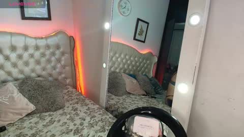 glamwtigress online show from September 29, 6:23 am