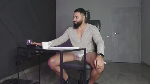 Matthew .. for short call me Matt online show from October 29, 10:21 pm