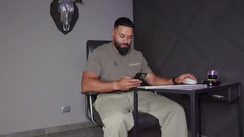 Snapshot of glennmasters chatting on September 25, 10:28 pm Matthew .. for short call me Matt online show from September 25, 10:28 pm