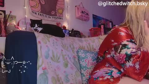 Glitch online show from January 19, 5:26 am