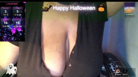 Snapshot of glitter_bunny chatting on October 29, 1:40 am glitter_bunny online show from October 29, 1:40 am