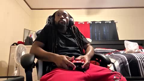 glomightyj online show from April 1, 10:28 pm