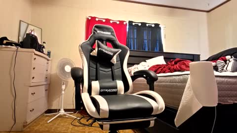 glomightyj online show from March 22, 10:03 pm