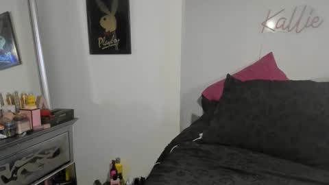 Kallie online show from March 12, 11:30 pm