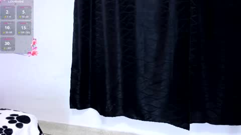 Goldendesyre  online show from April 25, 12:46 am