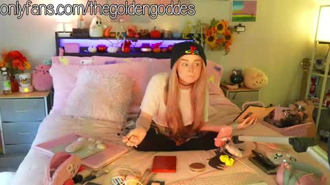 Snapshot of goldengoddessxxx chatting on October 3, 4:59 pm Sammy online show from October 3, 4:59 pm