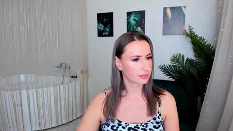 Snapshot of goldenlighte chatting on September 28, 7:34 pm Olivia online show from September 28, 7:34 pm