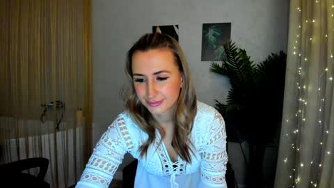 Snapshot of goldenlighte chatting on February 8, 3:30 am Olivia online show from February 8, 3:30 am