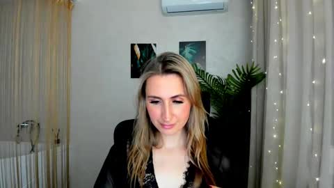 Snapshot of goldenlighte chatting on March 1, 1:53 am Olivia online show from March 1, 1:53 am