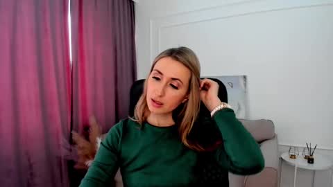 Snapshot of goldenlighte chatting on February 26, 9:44 am Olivia online show from February 26, 9:44 am