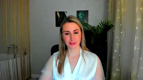 Snapshot of goldenlighte chatting on February 28, 10:50 pm Olivia online show from February 28, 10:50 pm