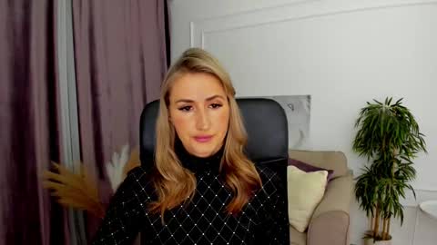 Snapshot of goldenlighte chatting on February 11, 3:50 am Olivia online show from February 11, 3:50 am