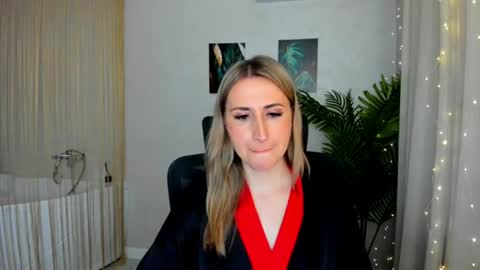 Snapshot of goldenlighte chatting on March 5, 6:44 am Olivia online show from March 5, 6:44 am