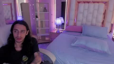 goldentemptation_ online show from July 18, 8:33 pm