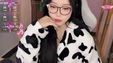 Snapshot of gorgeous_girl33 chatting on December 10, 7:43 pm gorgeous girl33 online show from December 10, 7:43 pm