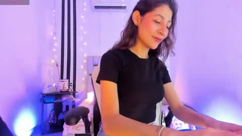 i am Jessi  I love animals and drawing I hope to get along with everyone. XOXO online show from April 29, 8:35 pm