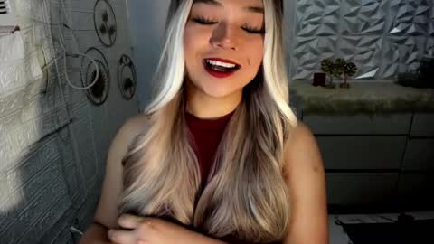 Snapshot of gorgeousamandarose chatting on October 15, 11:59 pm Amanda rose online show from October 15, 11:59 pm