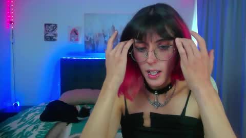 goth_minerva online show from February 8, 3:15 pm