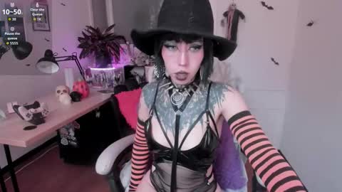 Snapshot of gothic_do11 chatting on October 19, 6:23 pm hi my name is Elizabeth nice to meet you online show from October 19, 6:23 pm