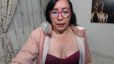 Snapshot of grace_mature_milf chatting on October 1, 10:25 am grace_mature_milf online show from October 1, 10:25 am