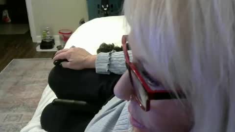 Snapshot of grannyisready61 chatting on December 31, 2:29 am Lisa online show from December 31, 2:29 am