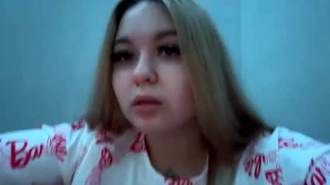 Lina 3 online show from February 4, 3:26 pm