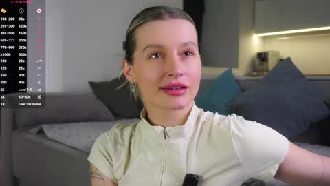 Kelly online show from April 29, 2:33 pm