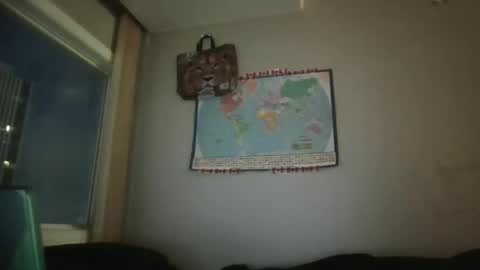 Snapshot of gregrev chatting on February 6, 1:05 am gregrev online show from February 6, 1:05 am