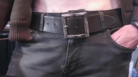 Snapshot of grimbergen123 chatting on December 7, 11:01 am Grim online show from December 7, 11:01 am