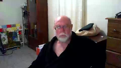 Snapshot of gtnolder60 chatting on October 10, 3:01 am Gary online show from October 10, 3:01 am