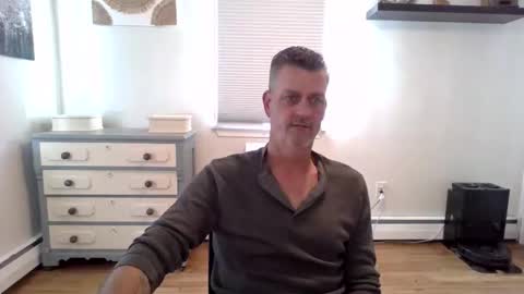 gudguy2025 online show from May 7, 12:34 pm