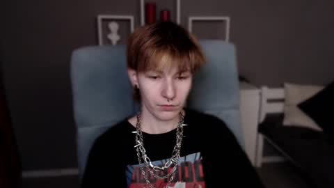 guitarandangell online show from March 3, 4:52 am