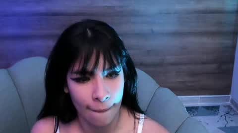 Snapshot of gummyluv chatting on September 18, 10:25 pm gummyluv online show from September 18, 10:25 pm