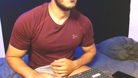 holl latino online show from November 15, 4:03 am