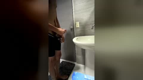 gustavolpz17 online show from August 6, 1:31 pm