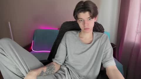 guy_liam1 online show from March 9, 1:37 pm