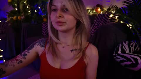 gwenhilton online show from February 18, 6:48 am