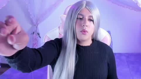 Isabella online show from April 27, 2:03 pm