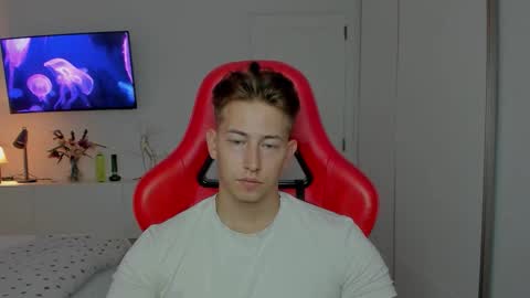 Oliver online show from October 18, 3:16 pm