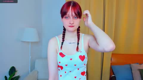 Kelly  Lilly online show from October 31, 6:41 pm