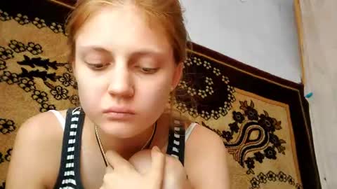 Kelly  Lilly online show from August 3, 9:04 am