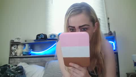 Snapshot of haileyakuma69 chatting on February 3, 7:52 pm Hailey and d online show from February 3, 7:52 pm