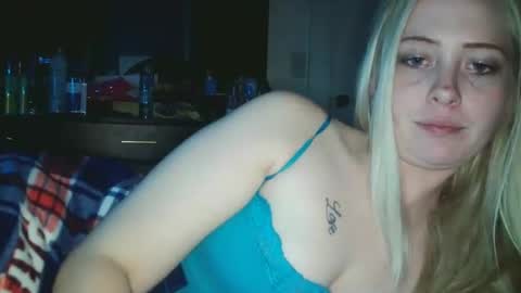 Snapshot of haileyakuma69 chatting on October 17, 8:18 am Hailey and d online show from October 17, 8:18 am