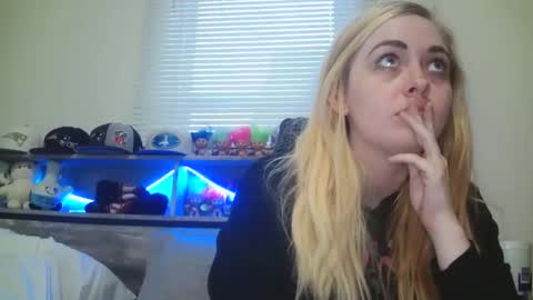 Snapshot of haileyakuma69 chatting on March 3, 11:24 pm Hailey and d online show from March 3, 11:24 pm