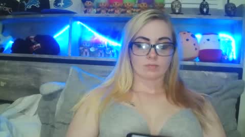 Snapshot of haileyakuma69 chatting on February 26, 12:09 am Hailey and d online show from February 26, 12:09 am