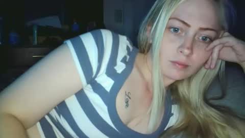 Snapshot of haileyakuma69 chatting on October 25, 8:13 am Hailey and d online show from October 25, 8:13 am