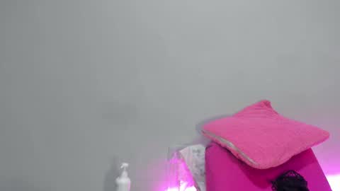 haileystonei online show from February 24, 9:12 am