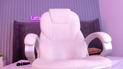 Snapshot of haily_b chatting on February 15, 11:58 pm Haily online show from February 15, 11:58 pm