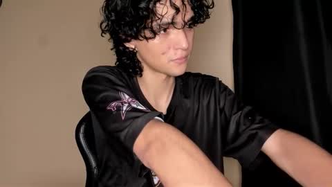 Snapshot of halan_jr chatting on October 18, 9:35 am halan online show from October 18, 9:35 am
