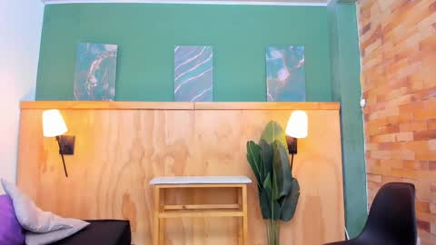 Halley Lorens online show from April 15, 7:58 pm